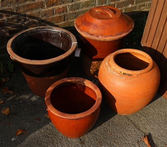 4 glazed pots